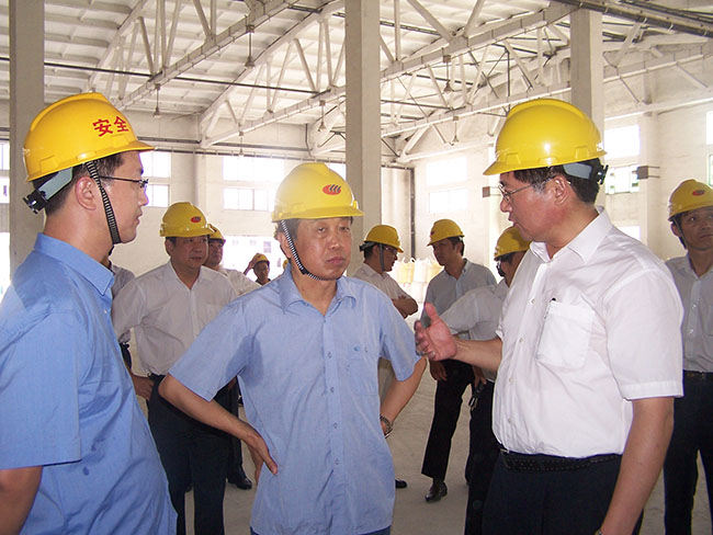 2009年7月20日，张家港市委书记黄钦来我公司进行高温慰问及夏季安全生产检查