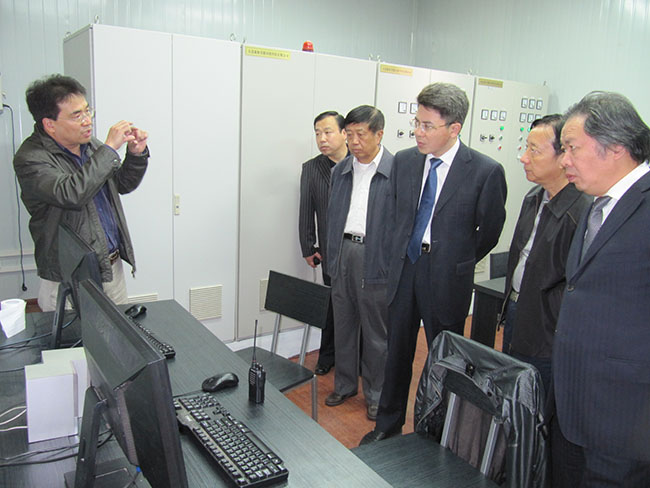 2010年10月11日，张家港市委副书记梁一波到集团下属企业艾克沃公司考察